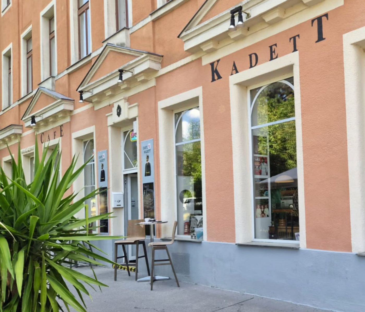 Fassade des Café Kadett