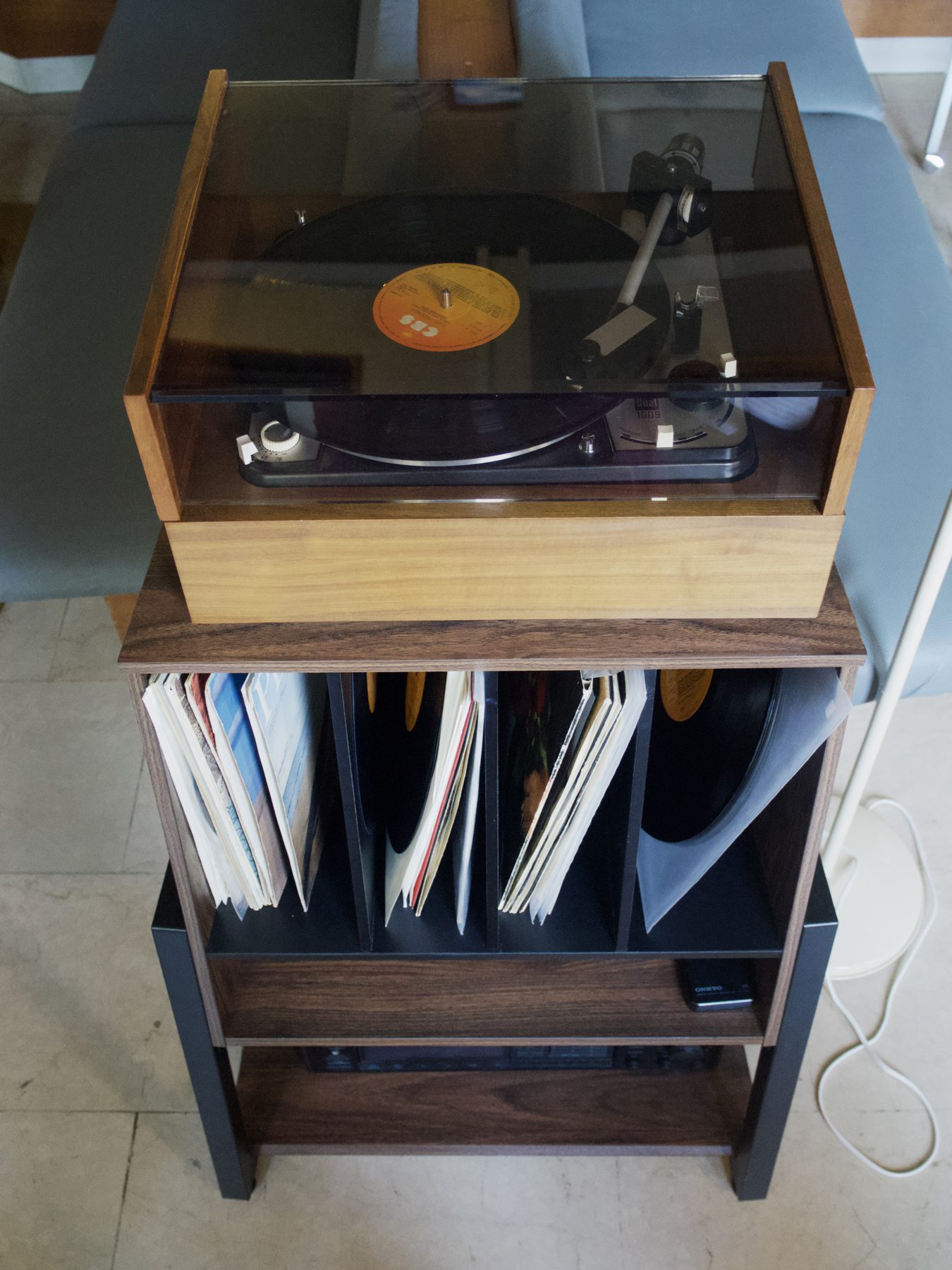 Plattenspieler mit Vinylsammlung
