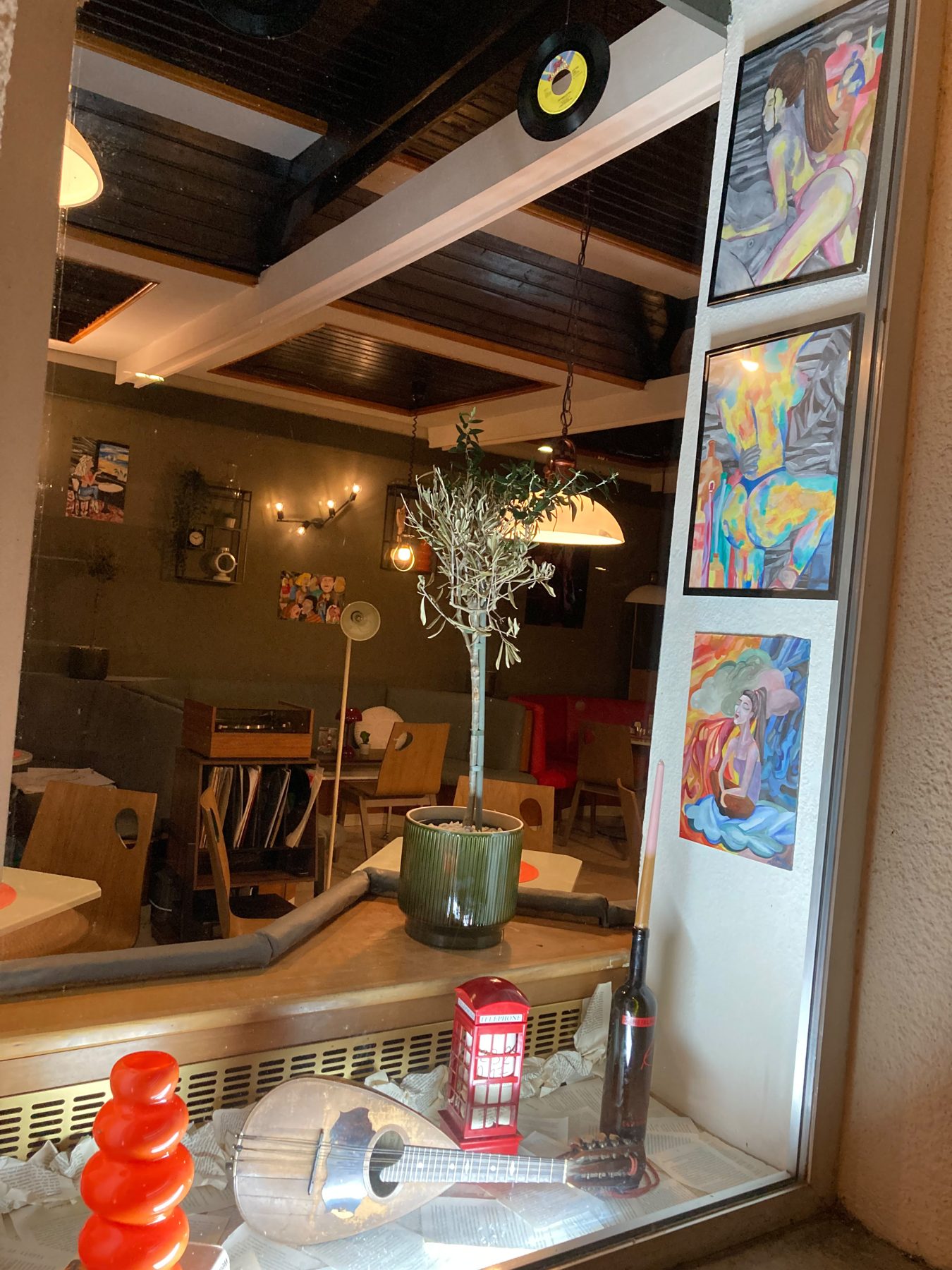 Schaufenster mit Vintage-Radio